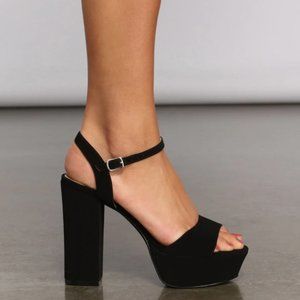 NIB Windsor Classic Diva Platform Black Suede Block Heels